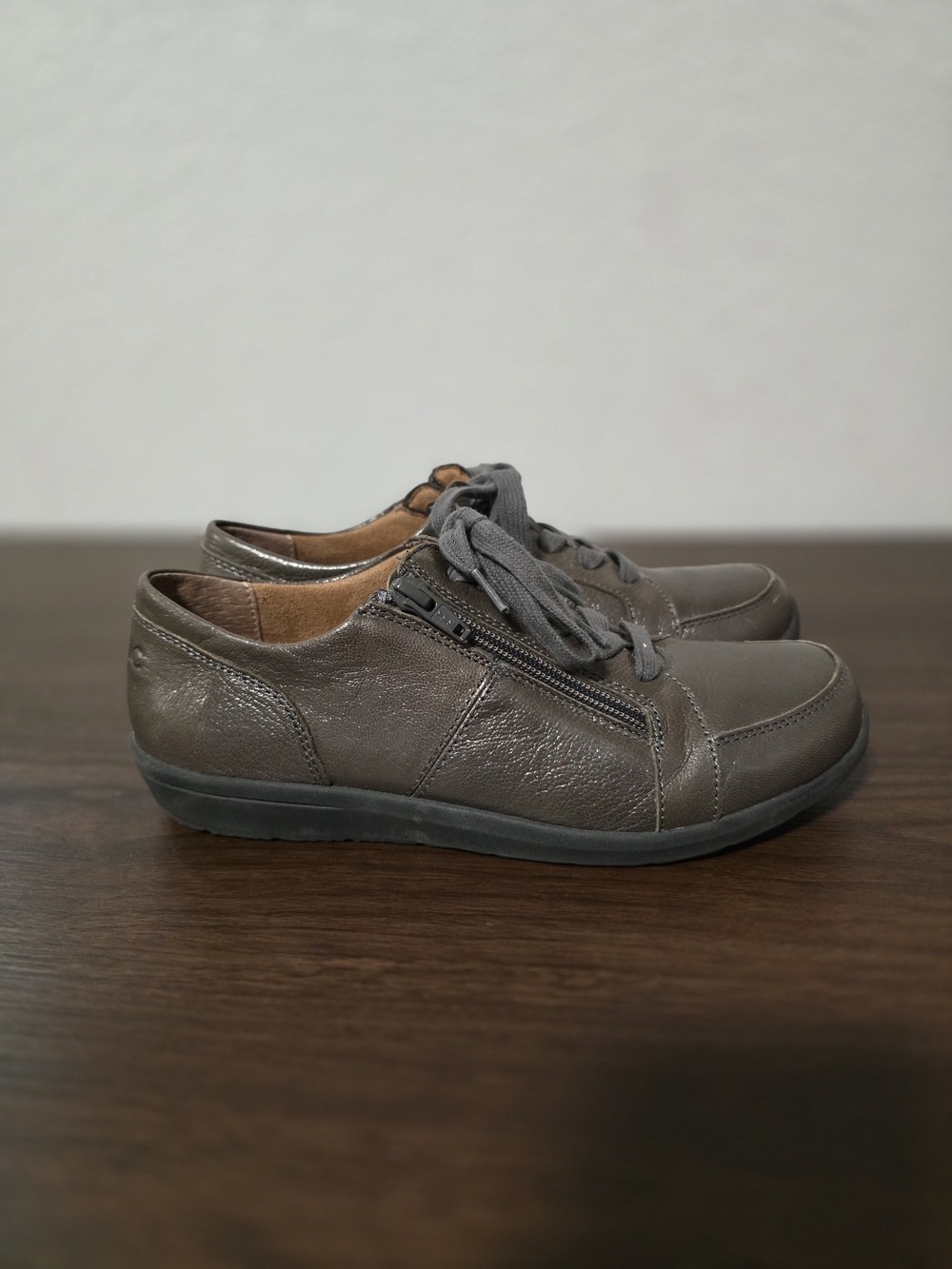 Vionic Women's Gray Leather Lace-Up Sneakers with Side Zipper - Picture 4 of 8